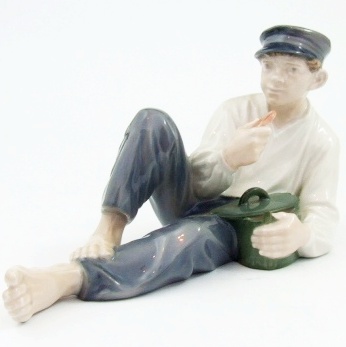 Royal Copenhagen figurka chłopca po 1923 r. Model 865