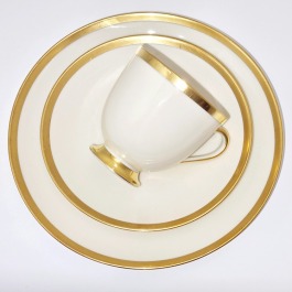Furstenberg filiżanka porcelana ecru ze złota obwolutą Księżna