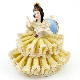 SPRZEDANA Śliczna figurka Damy w koronkach Drezno