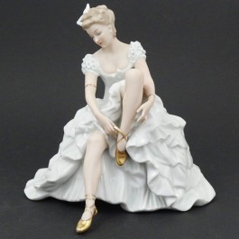 SPRZEDANA Wallendorf figura Baletnicy. Biała ręcznie malowana porcelana, złocona.  XX w..