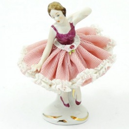 SPRZEDANA Porcelanowa figurka Tancerki w koronkowej sukni