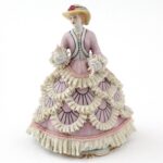 Sitzendorf duża figura damy w koronkach Październik