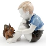 Rosenthal figurka - Chłopiec z wiewiórką proj. L. F. Gronau