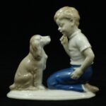 VEB Porzellanfiguren Gräfenthal  CHŁOPIEC Z PIESKIEM  lata 60
