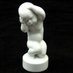 BING&GRONDAHL FIGURKA CHŁOPCA Z BOLĄCĄ GŁOWĄ   MODEL 2206  II poł. XX w.